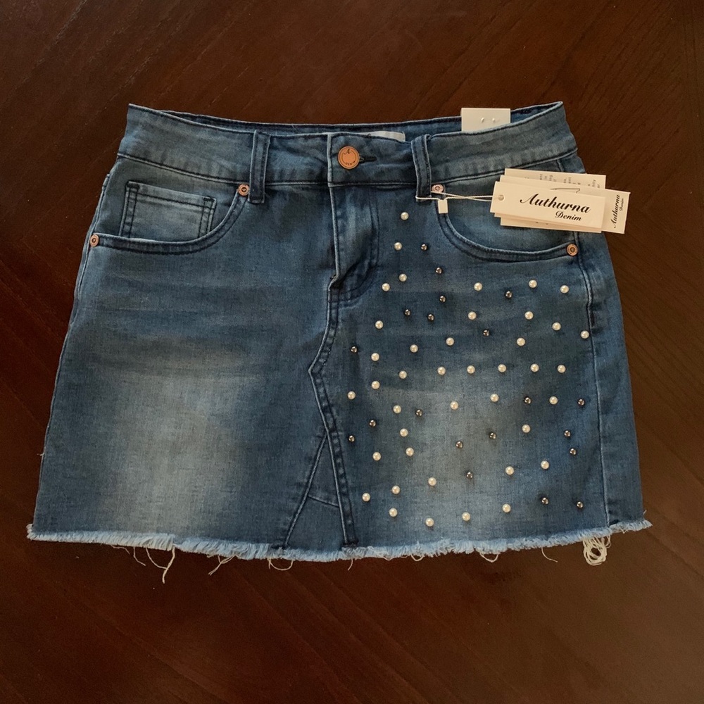 Denim mini skirt with pearls